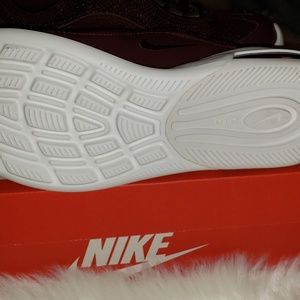 womens nike air max estrea